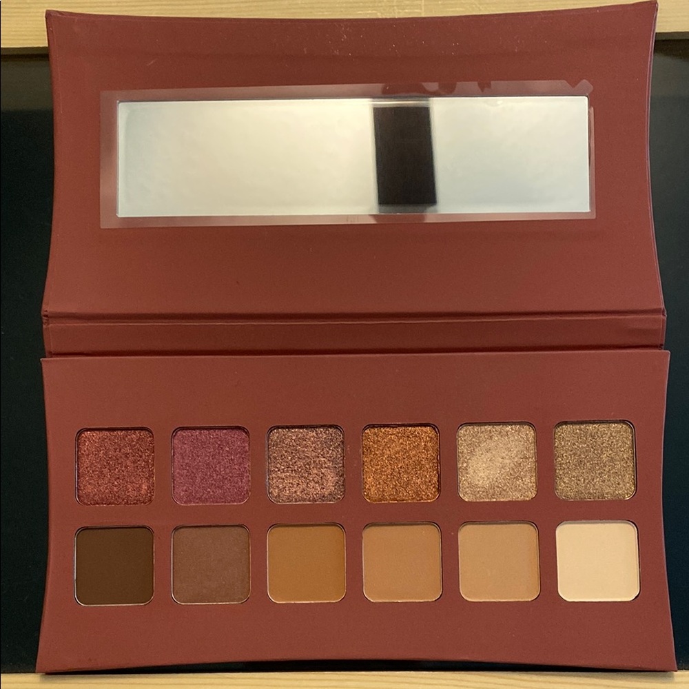 ILLAMASQUA UNVEILED ARTISTRY PALETTE (EYES)